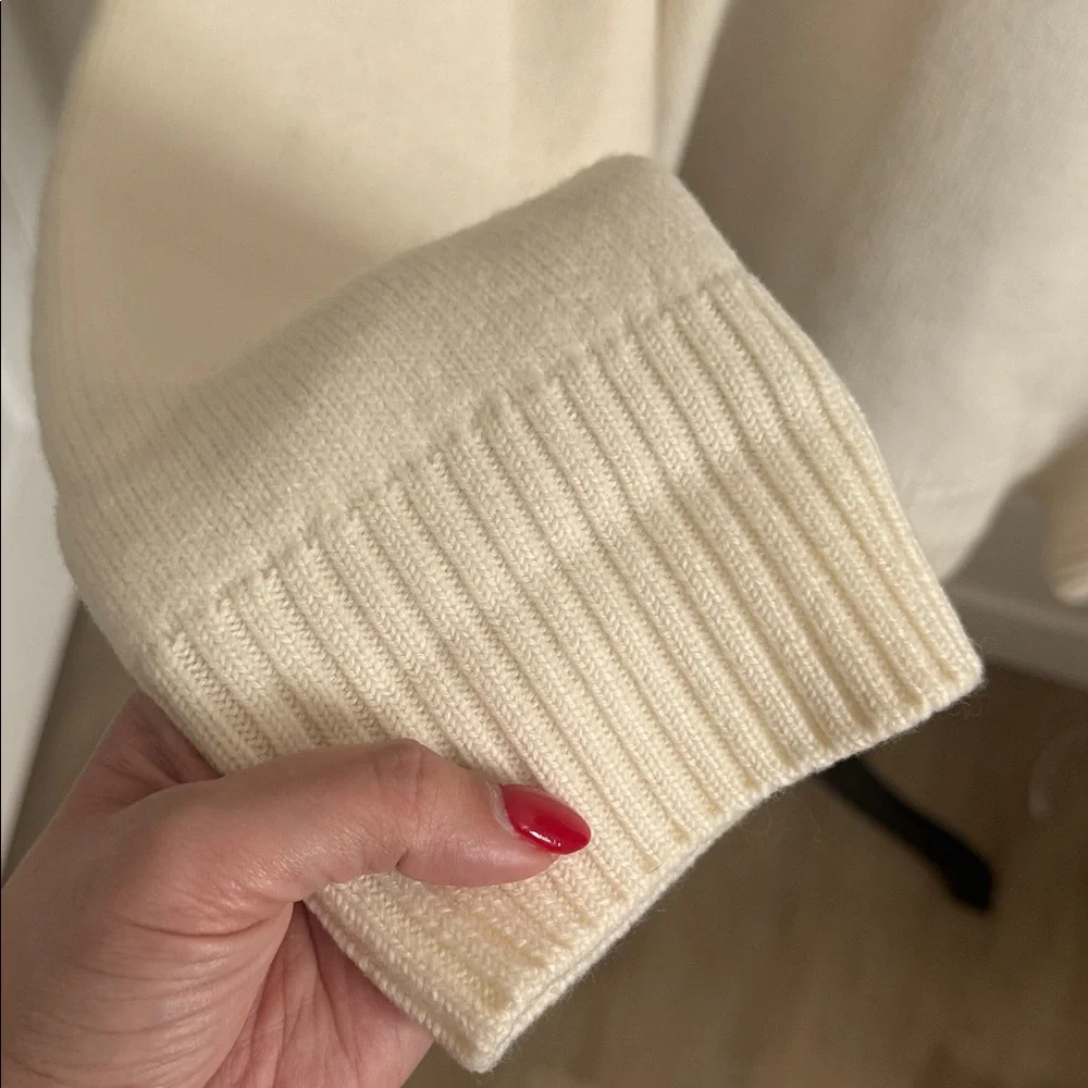 Ami Alexandre Mattiussi Cream Sweater with Red Heart - Picture 10 of 11